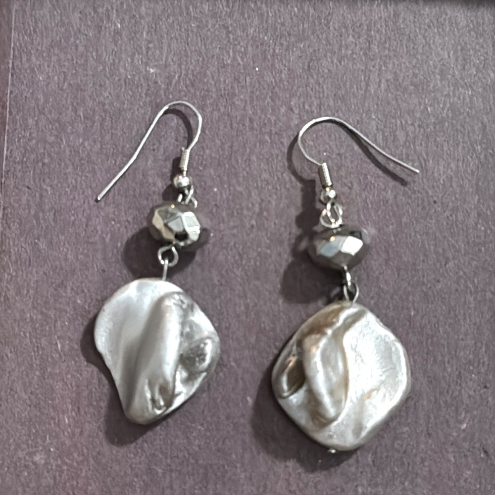 💜 3/$10 Silver Metallic Rock Dangly Earrings